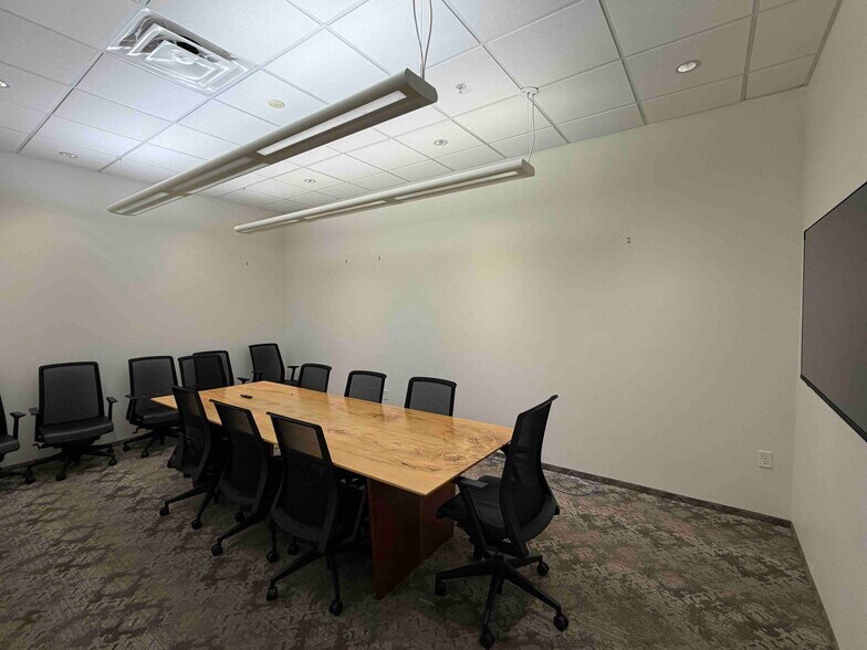 More Photos Of 4901 Vineland Rd, Orlando Office For Lease