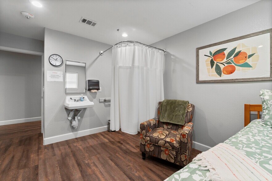 More Photos Of 1930 River Falls Dr, Kingwood Assisted Living For Sale