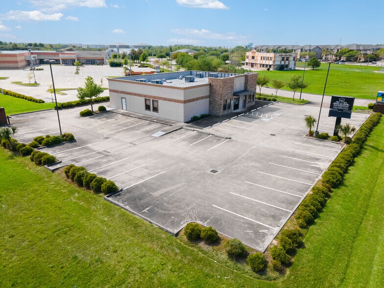 More Photos Of 11464 Space Center Blvd, Houston Freestanding For Lease