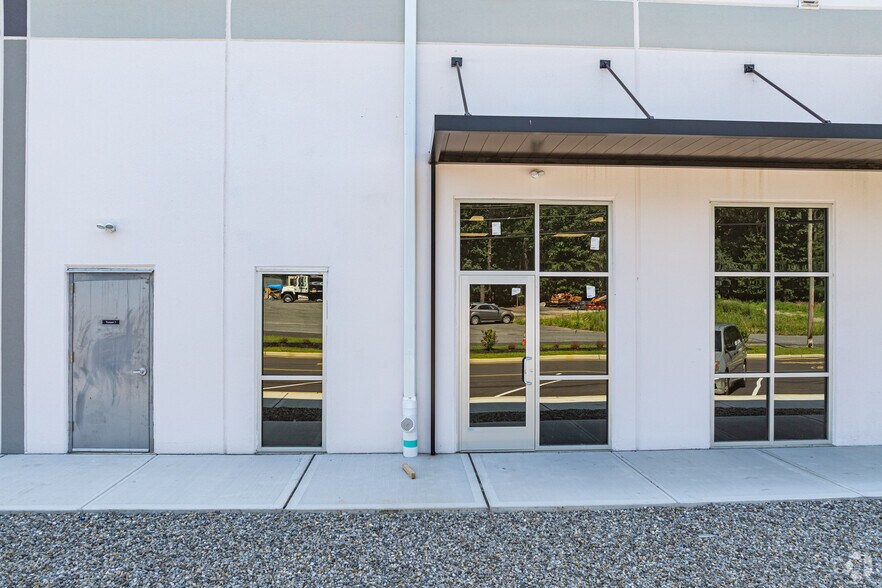 More Photos Of 17 Cpl Luigi Marciante Jr Memorial Dr, Jackson Township Industrial For Lease