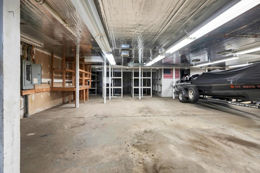 More Photos Of 50 S End Plz, New Milford Light Distribution For Sale