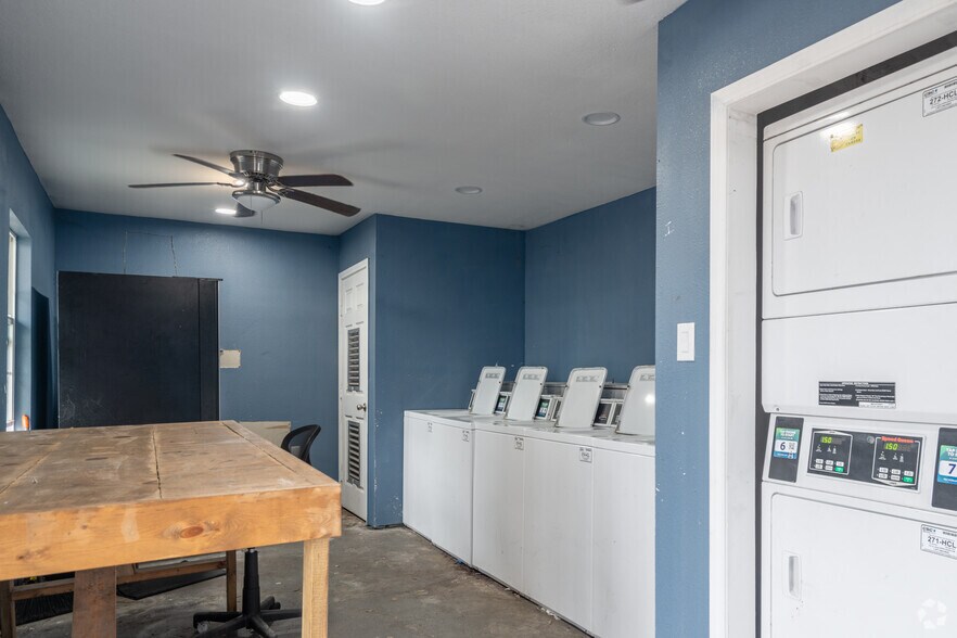 More Photos Of 2550 S Bypass 35, Alvin Apartments For Sale