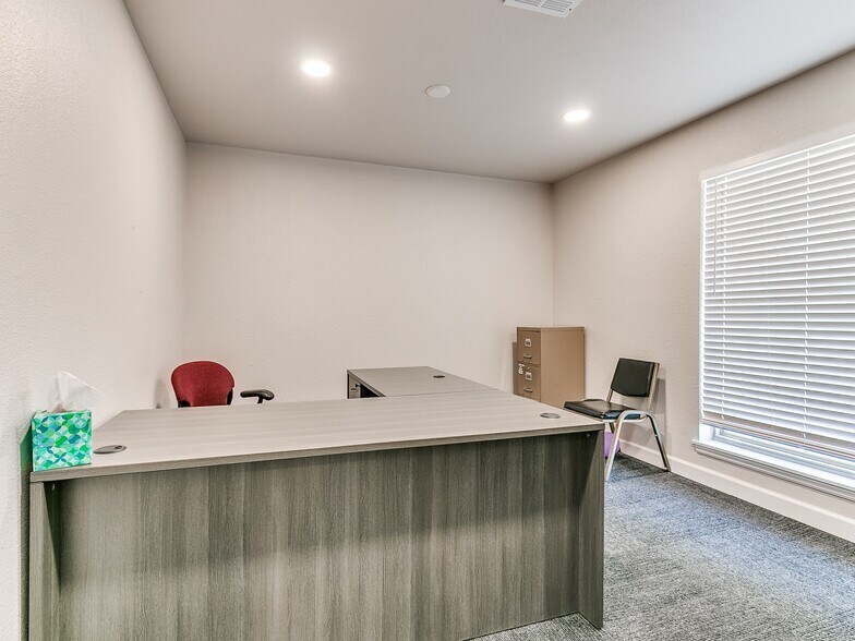 More Photos Of 2520 NW 39th St, Oklahoma City Coworking Space