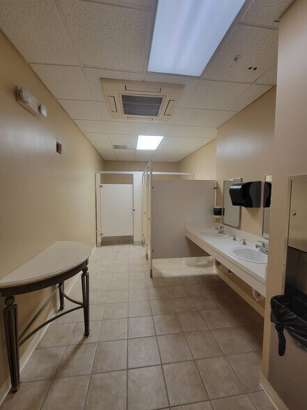 More Photos Of 3333 Renaissance Blvd, Bonita Springs Office For Lease