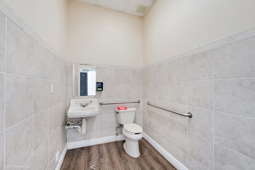 More Photos Of 18575 NW 27th Ave, Opa Locka Service Station For Lease