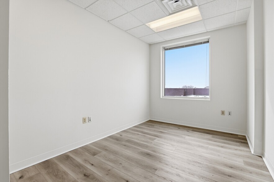 More Photos Of 2925 Lord Baltimore Dr, Windsor Mill Medical For Lease