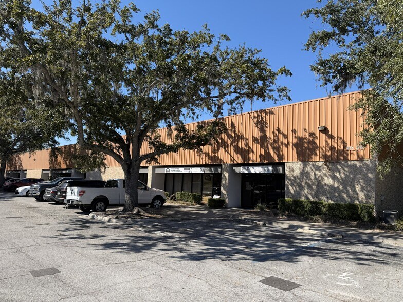 More Photos Of 800-816 N Hoagland Blvd, Kissimmee Distribution For Sale