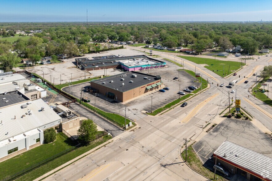 More Photos Of 1311 IL-48, Decatur Drugstore For Sale