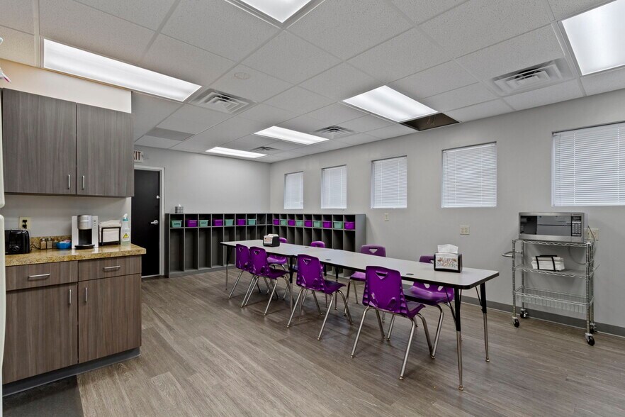 More Photos Of 2134 Holiday Ln, Franklin Medical For Sale