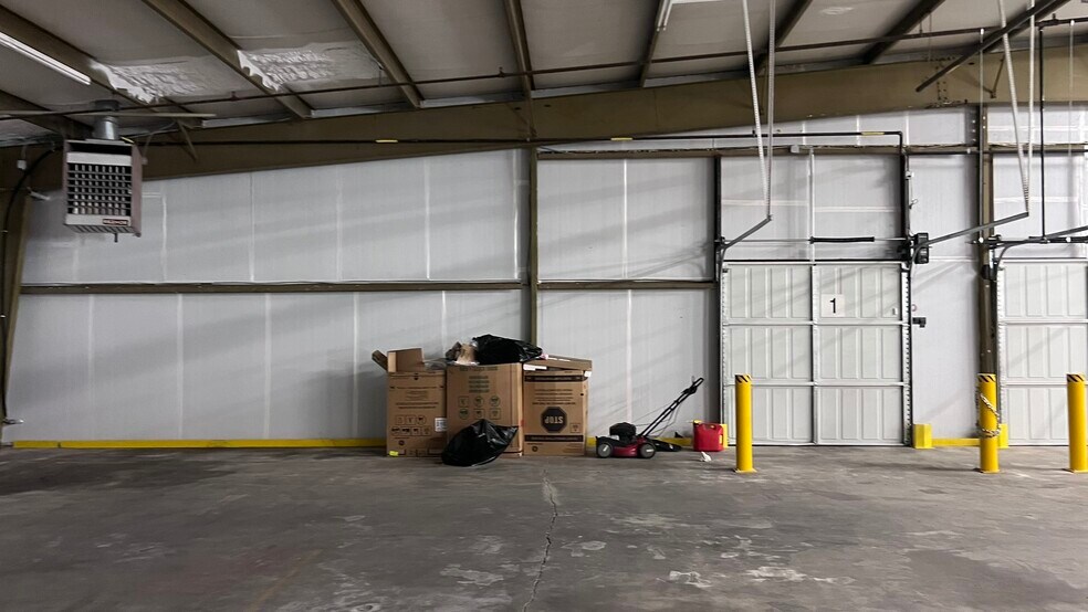 More Photos Of 6 NW Salevan Pl, Milford Warehouse For Lease