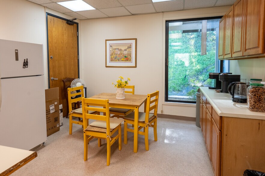 More Photos Of 24 Professional Center Pky, San Rafael Medical For Sale