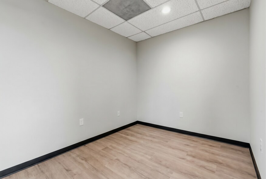 More Photos Of 124 Park St SE, Vienna Medical For Lease
