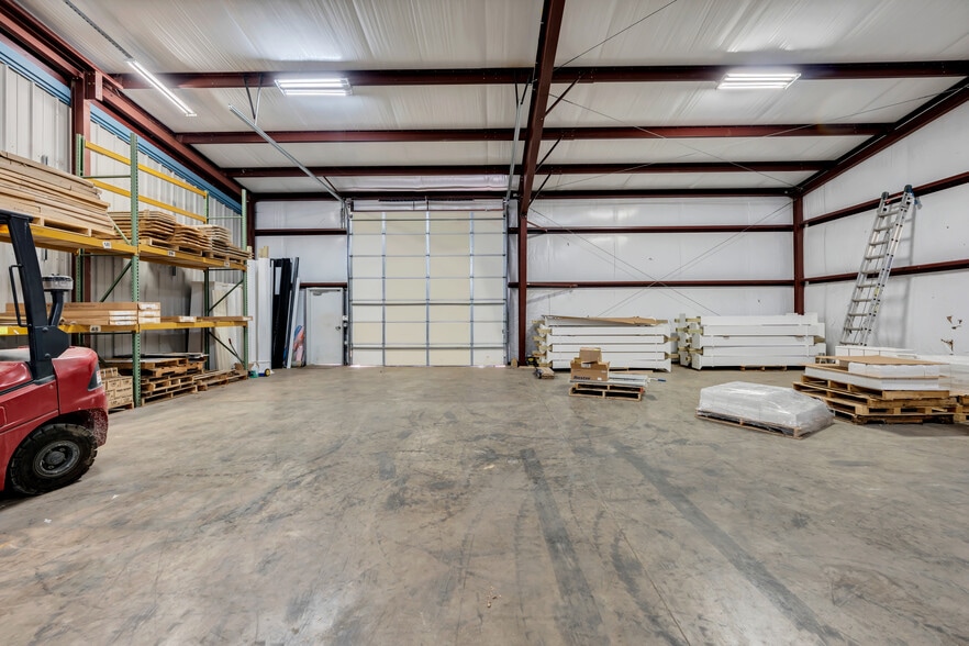 More Photos Of 25 Woodbury Hwy, Manchester Freestanding For Lease