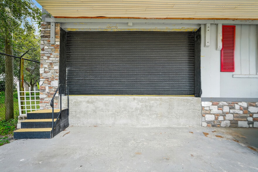 More Photos Of 117 N Charles St, Daytona Beach Warehouse For Sale