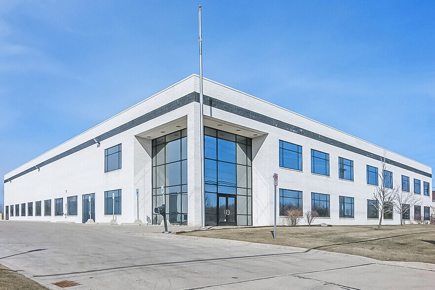 More Photos Of 2455 Featherstone Rd, Auburn Hills Warehouse For Lease