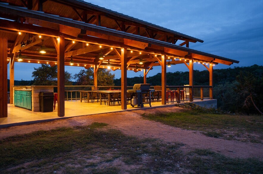 More Photos Of 7400 McGregor Ln, Dripping Springs Hotel For Sale