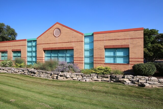 More Photos Of 661-671 E Calhoun St, Woodstock Office For Sale