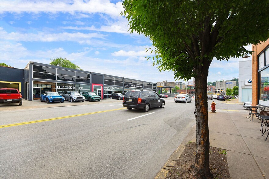 More Photos Of 4749 Baum Blvd, Pittsburgh Showroom For Lease