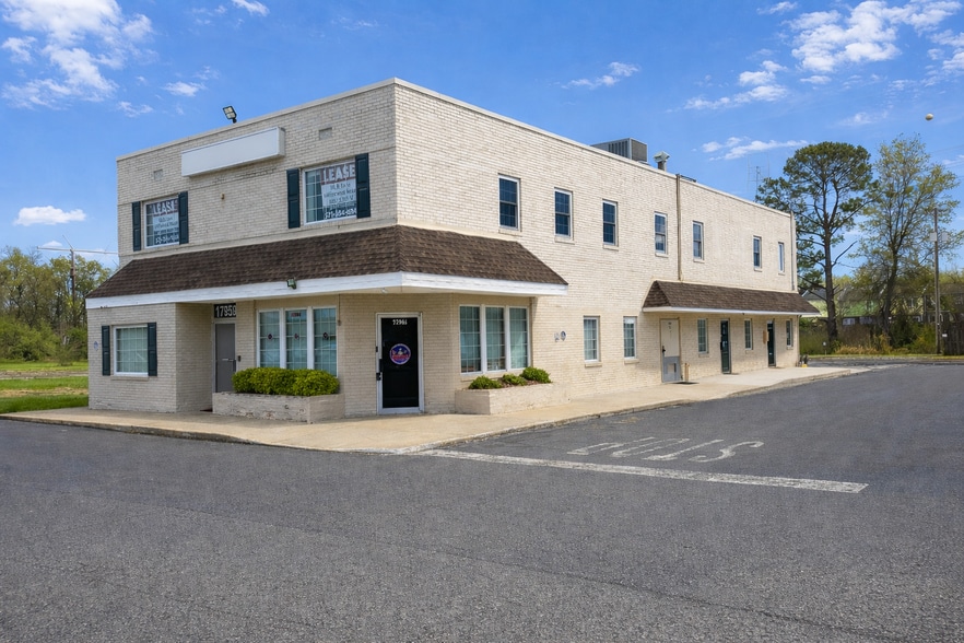 Primary Photo Of 17959-17965 Dumfries Shopping Plz, Dumfries Storefront Retail Office For Lease