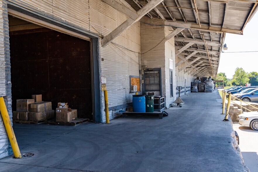 More Photos Of 401 Hardy Ave, Corsicana Warehouse For Lease