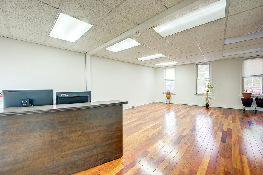 More Photos Of 12015 Liberty Ave, South Richmond Hill Storefront Retail Office For Lease