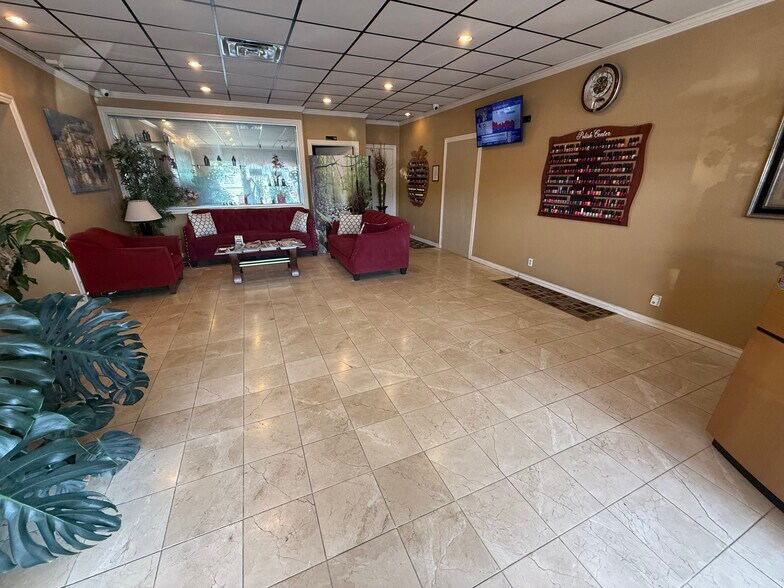 More Photos Of 1816 E Southeast Loop 323, Tyler General Retail For Sale