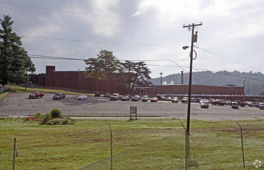 More Photos Of 101 Slater Rd, Marietta Manufacturing For Lease