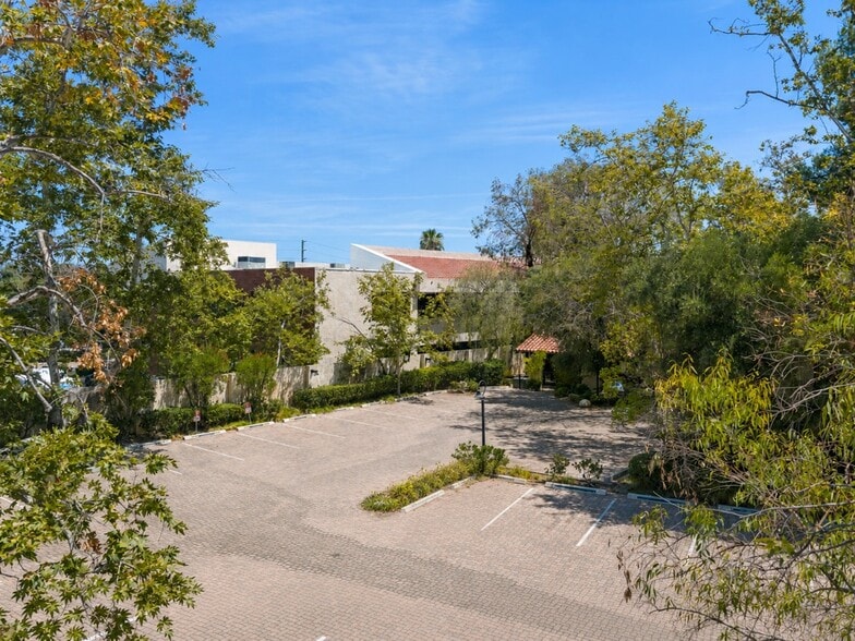 More Photos Of 23501 Park Sorrento, Calabasas Loft Creative Space For Sale