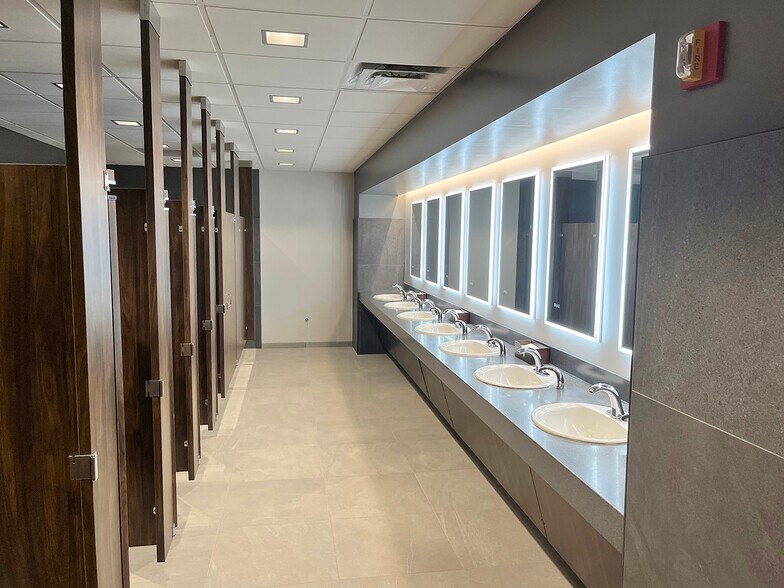 More Photos Of 13101 Telecom Dr, Tampa Office For Lease