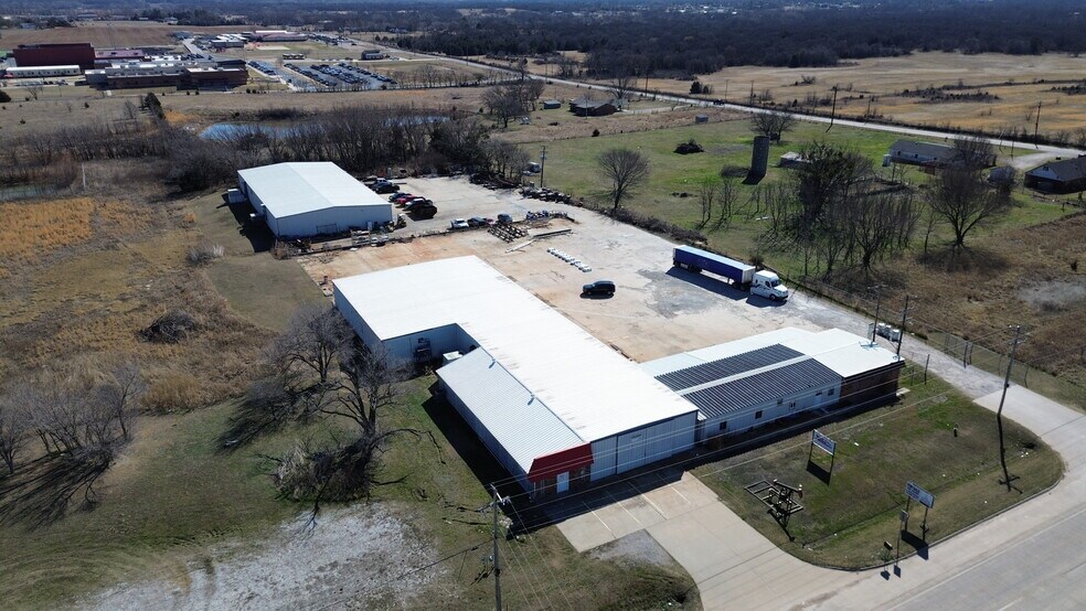 More Photos Of 7801 N Harrison Ave, Shawnee Warehouse For Lease
