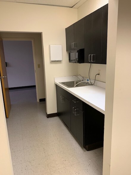 More Photos Of 16216 Baxter Rd, Chesterfield Medical For Lease