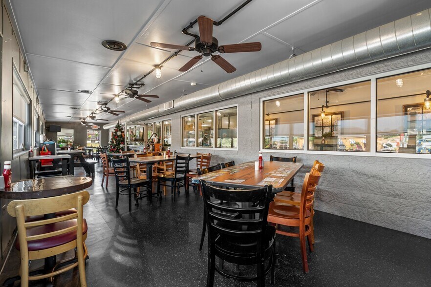 More Photos Of 120 Bank St, Sanford Restaurant For Sale