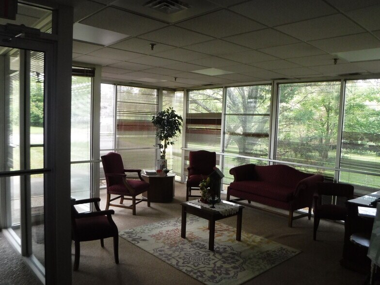 More Photos Of 4203 Curliss Ln, Batavia Office For Sale