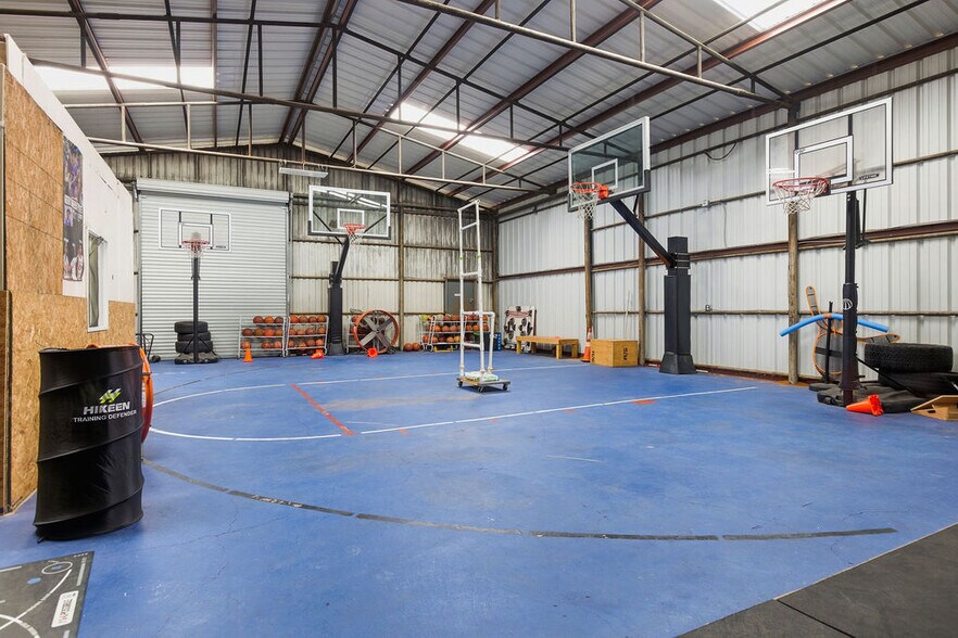 More Photos Of 2701 N Main St, Mansfield Industrial For Sale