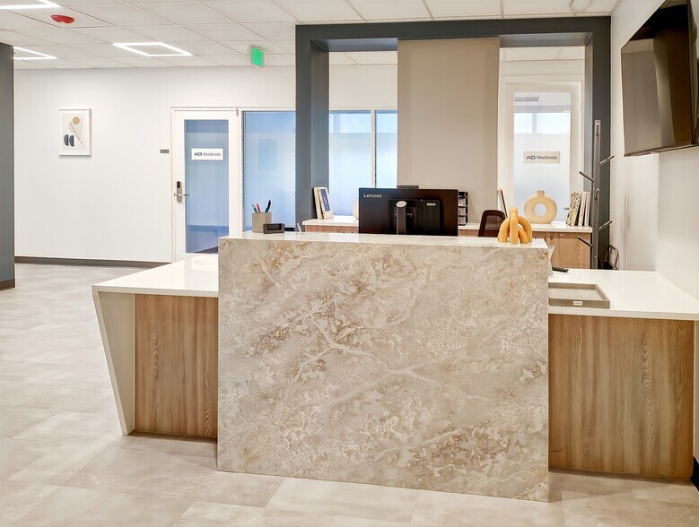More Photos Of 3003 Tamiami Trl N, Naples Office For Lease