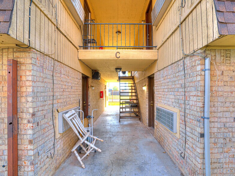 More Photos Of 6401 NW Oak Ave, Lawton Apartments For Sale