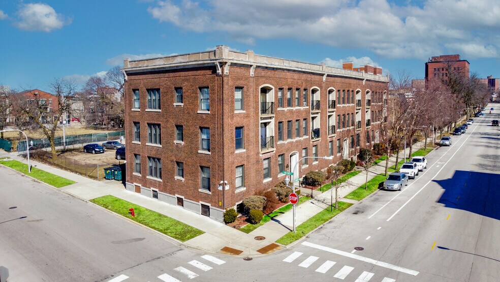 Primary Photo Of 544-554 E Oakwood Blvd, Chicago Apartments For Sale