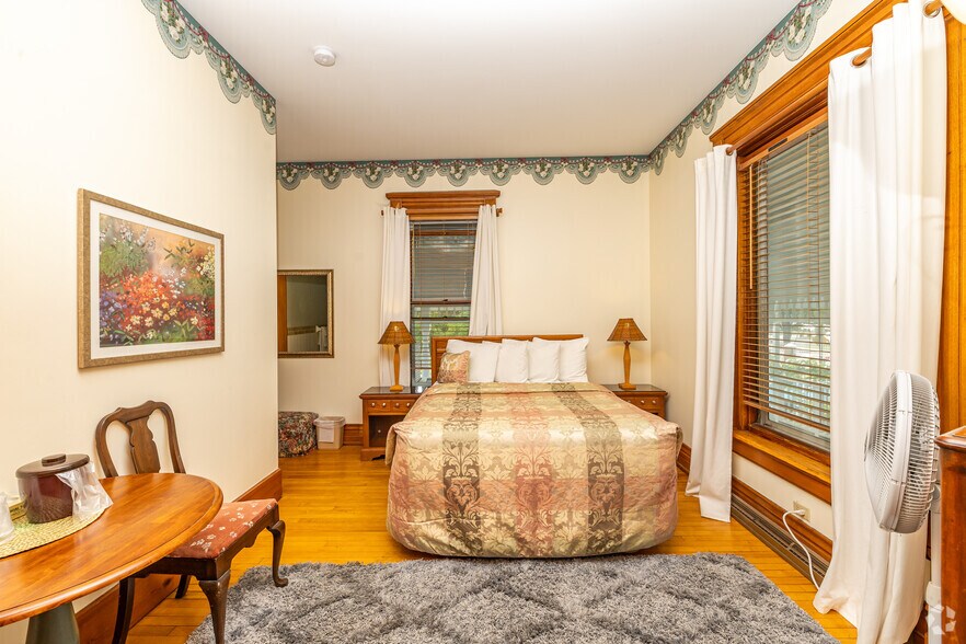 More Photos Of 910 River Rd, Wisconsin Dells Hotel For Sale