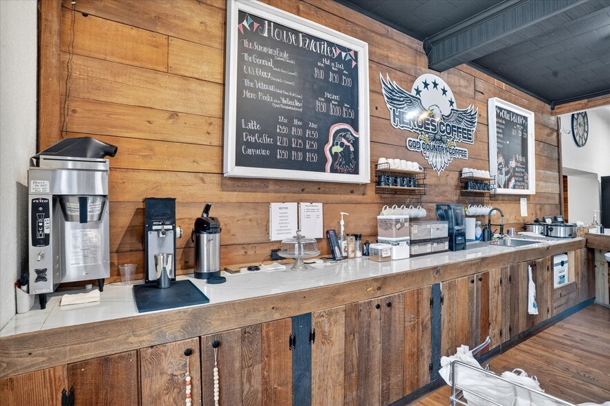 More Photos Of 33 W Olive St, Aurora General Retail For Sale