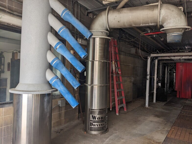 More Photos Of 1200 Janesville Ave, Fort Atkinson Carwash For Sale