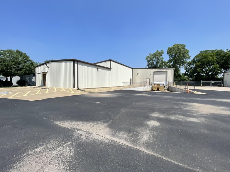 Primary Photo Of 1517 W 36th Pl, Tulsa Warehouse For Lease