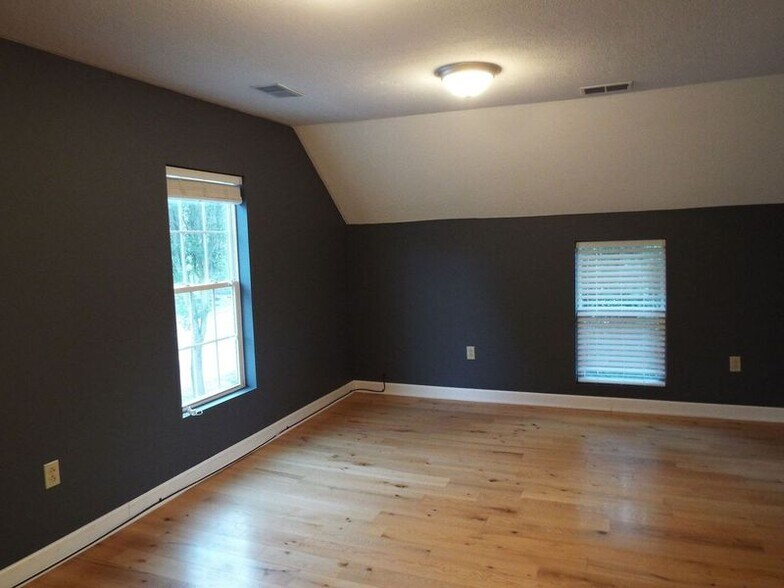 More Photos Of 29715 Pettibone Rd, Solon Storefront Retail Office For Lease