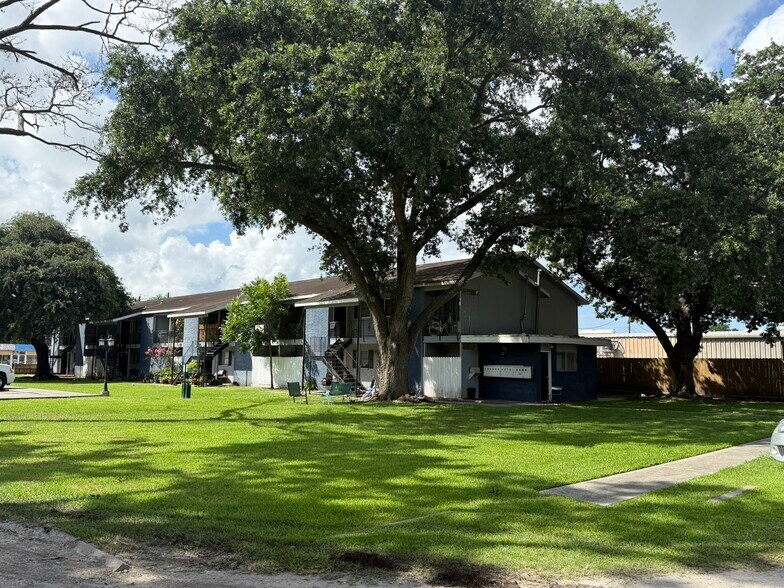 More Photos Of 1101 E Main St, League City Apartments For Sale