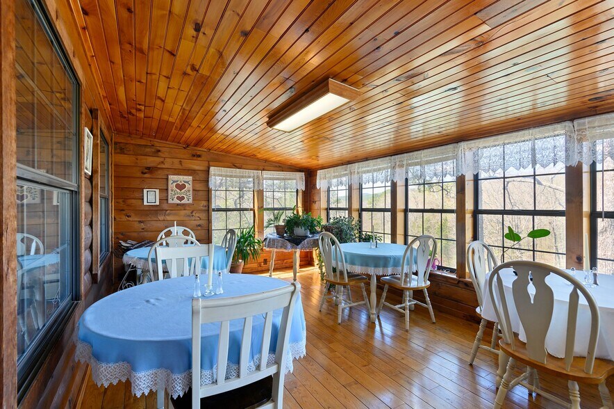 More Photos Of 68438 Eagle Creek Dr, Smithville Hotel For Sale