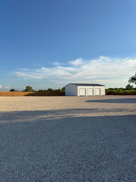 More Photos Of 1100 County Road 108, Hutto Warehouse For Lease