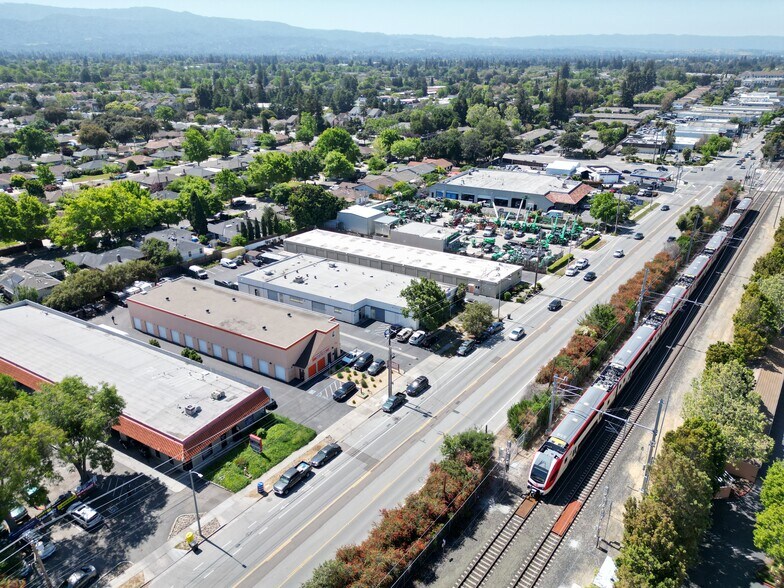 More Photos Of 922 W Evelyn Ave, Sunnyvale Self Storage For Sale
