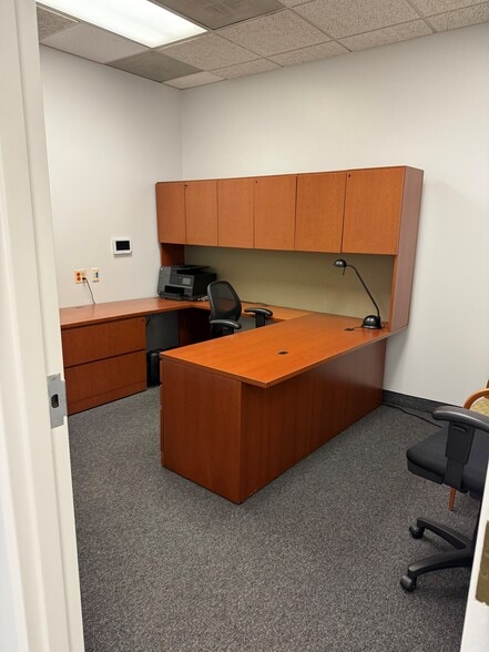 More Photos Of 565 Green Ln, Union Township Distribution For Lease