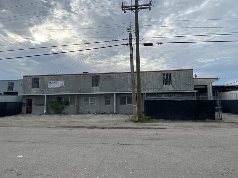 More Photos Of 7130 NW 35th Ave, Miami Warehouse For Lease