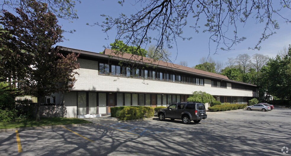 More Photos Of 124 Main St, Huntington Medical For Lease