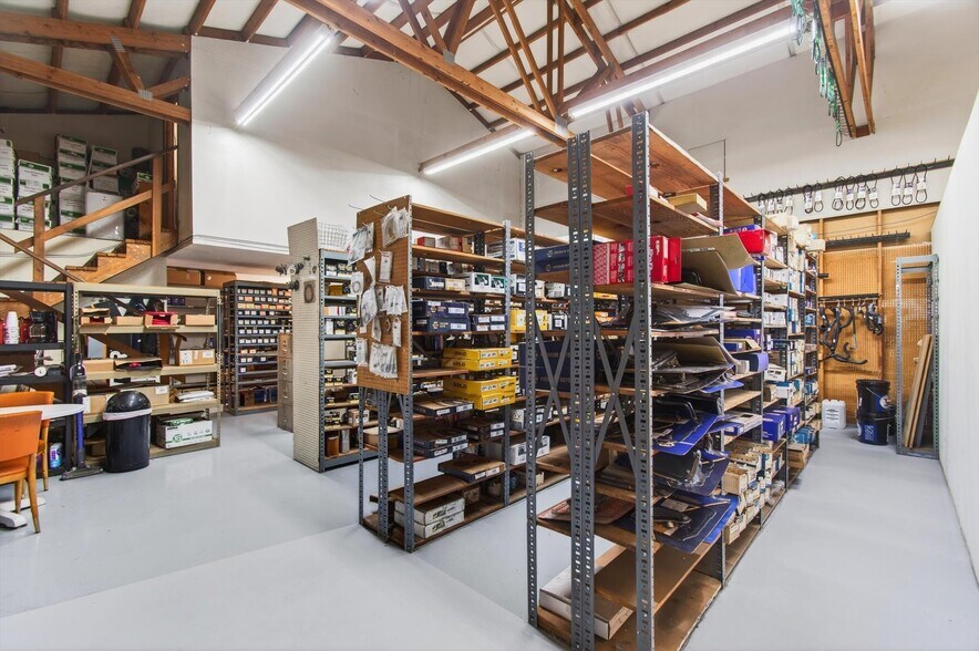 More Photos Of 305 E State Route 4, Cathlamet Auto Repair For Sale